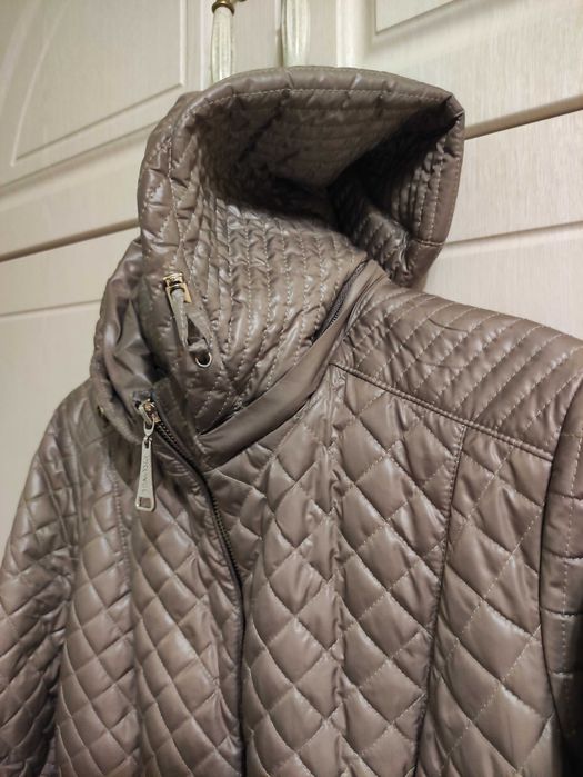 Жіноча демісезонна довга куртка стьобане пальто плащ з капюшоном