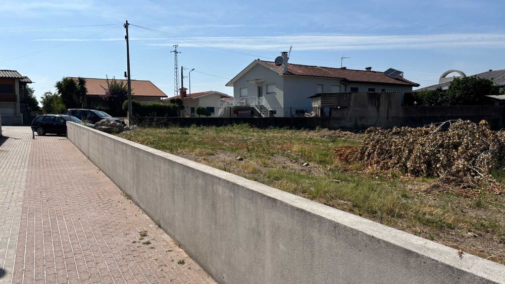 Excelente Terreno para Duas Habitações – 1.478 m² – Santo Tirso