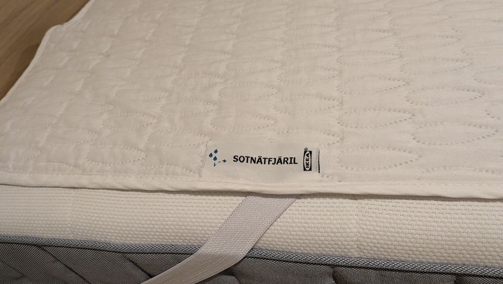 Cama com colchão 90x200