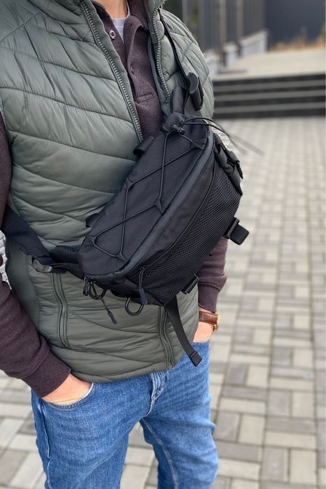 Сумка через плече тактична поясна нагрудна чорна зі стропами карабін