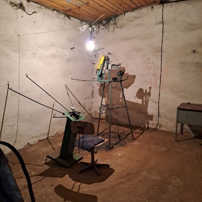 Продам комерційне приміщення на 20 сотках