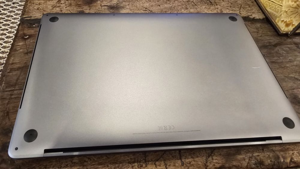 Macbook Pro 2019 16gb - I7 Radeon 5300M