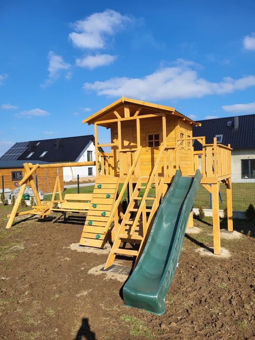 Plac zabaw huśtawki domek dla dzieci