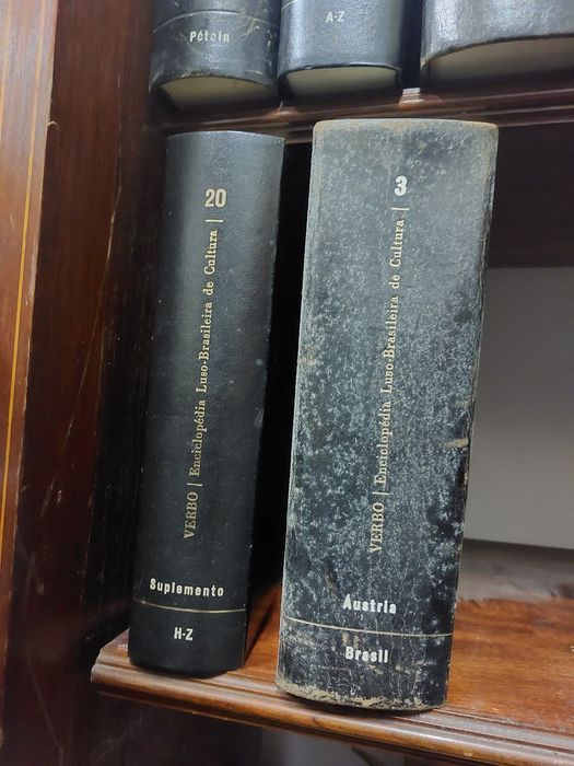 Coleção  22 volumes da Enciclopédia  Luso Brasileira  (25€ a coleção)