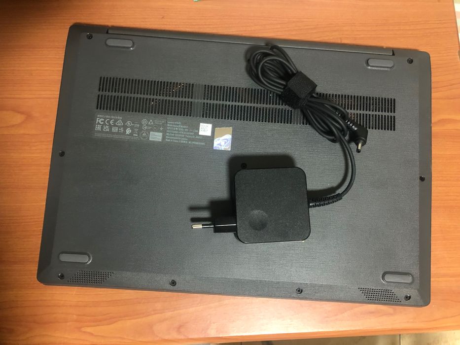 Portátil Lenovo V15 IGL 82C3001WSP N4020 8/256GB 15.6"