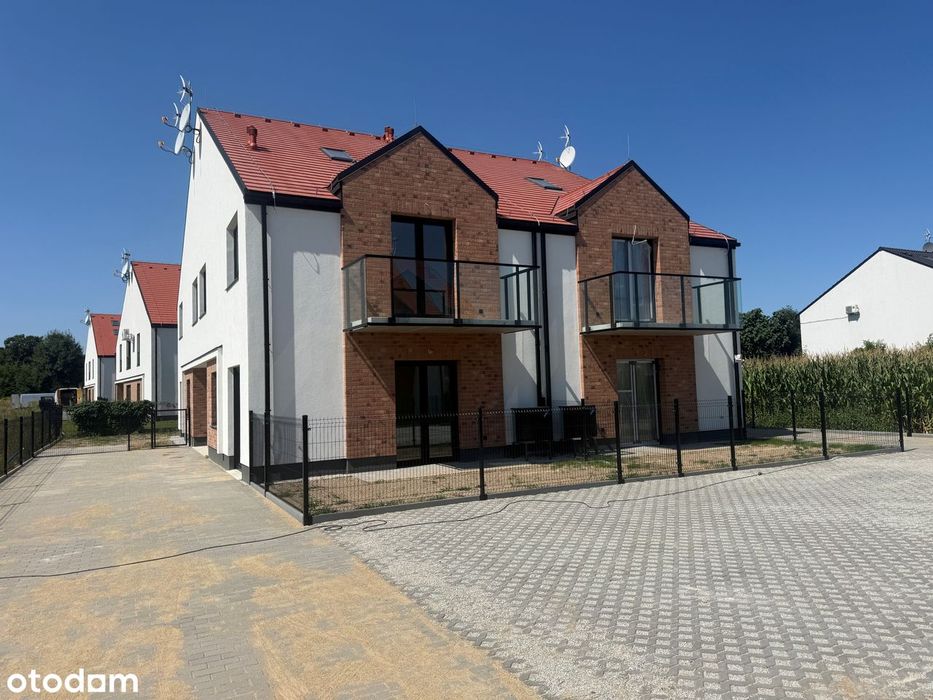Dom na sprzedaż z ogrodzeniem i strychem, 82 m²