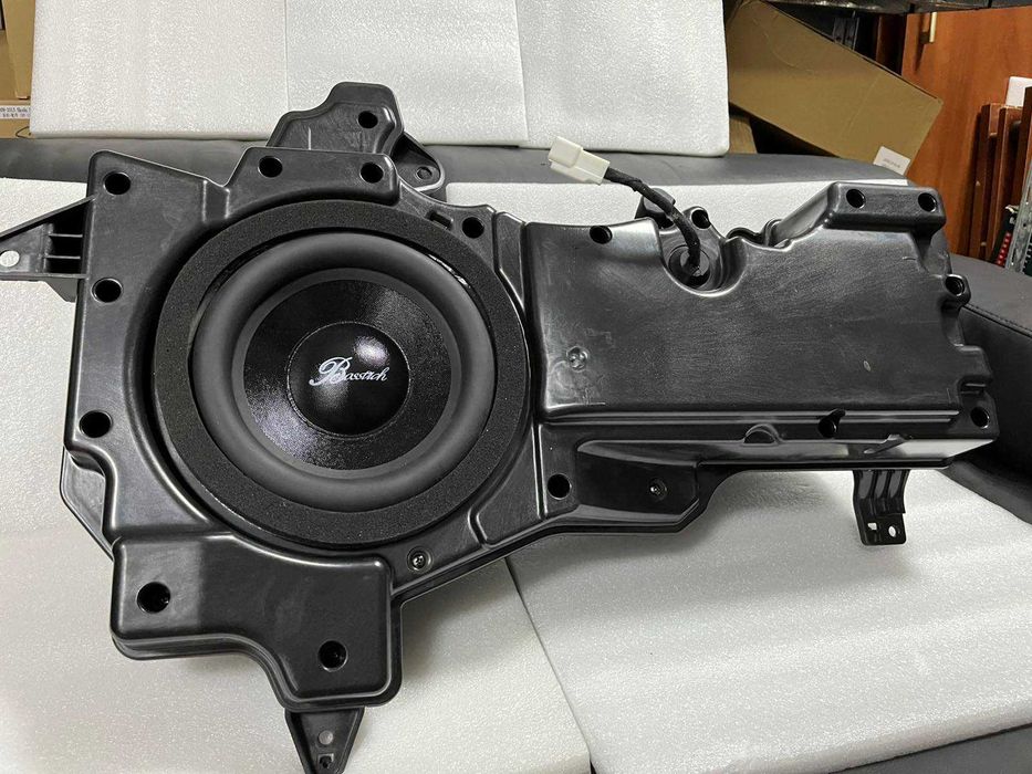 Сабвуфер в штатное место Toyota Land Cruiser 200 (2007-2020) Стелс 8" | Киев
