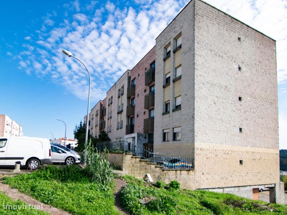 Apartamento T4 em Carnaxide com Vista para Monsanto.