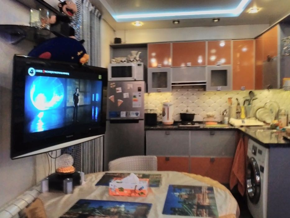 2 комнатная - 5 спальных мест - смежная с камином начало Троещины!