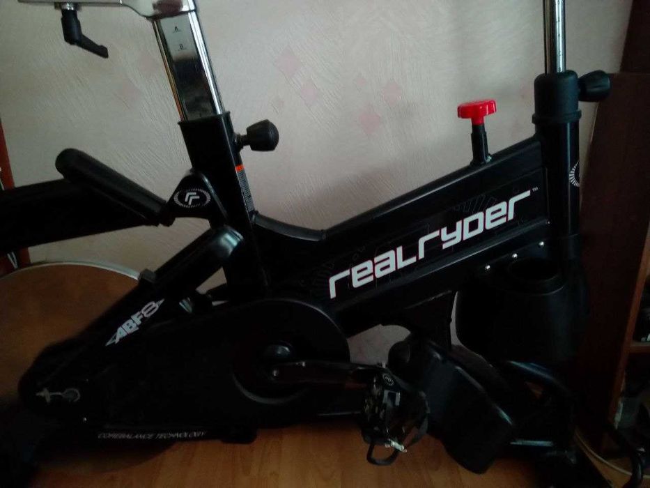Велотренажер Спинбайк RealRyder ABF8