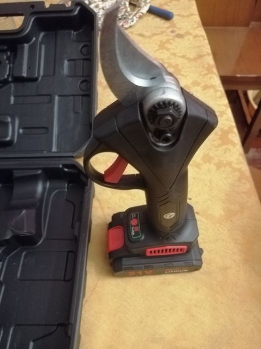 Tesoura de poda eletrica brushless nova