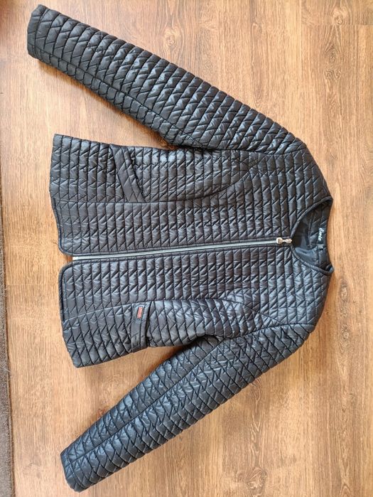 Жіноча куртка 42 р