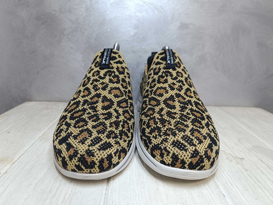 - Skechers Damen Go Walk 5