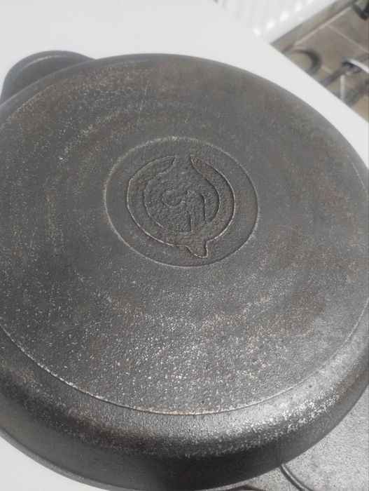 Продам сковорідку чугунну