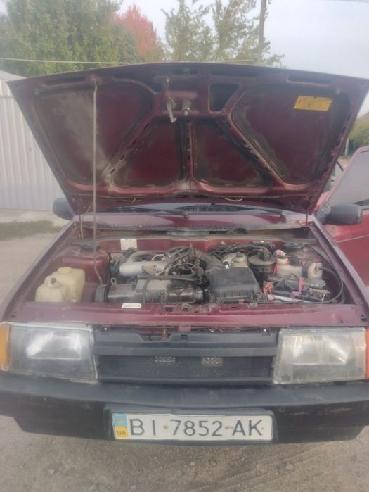 ВАЗ 21099 технічно в доброму стані.