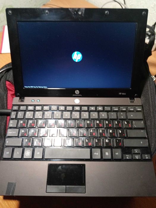 Ноутбук НР мини  + сумка.