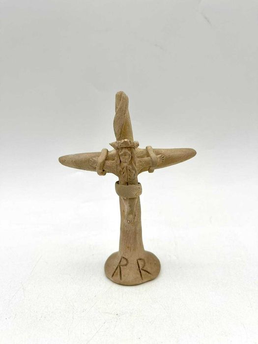 Escultura com apito assinada Rosa Ramalho