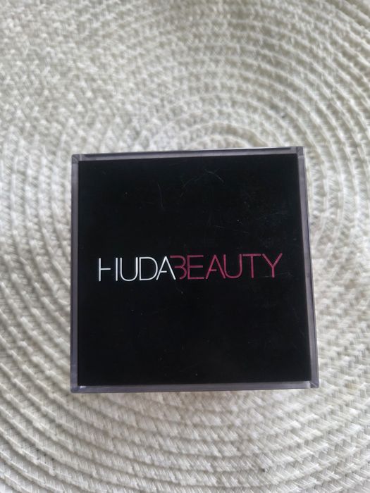 Huda Beauty puder  Cherry Blossom