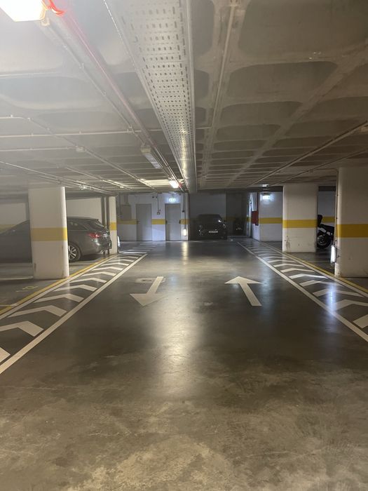 Aluguer de lugar de garagem nas Amoreiras - Alugo