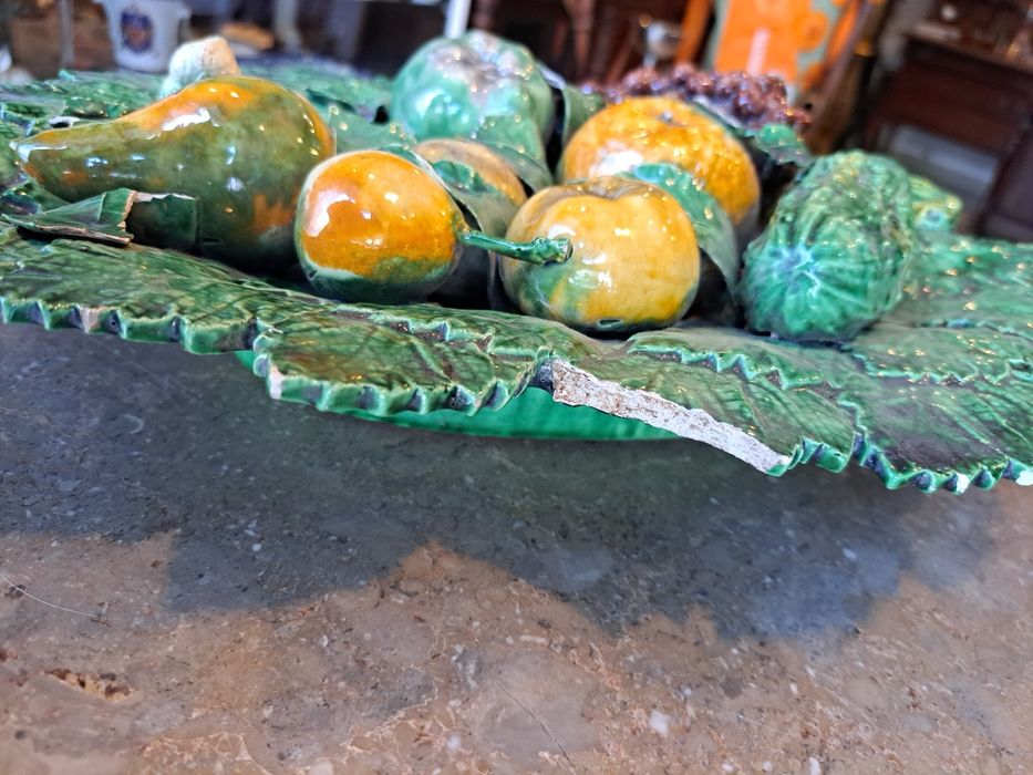 Travessa com frutas faiança Sec XIX Gomes d'avellar para restauro