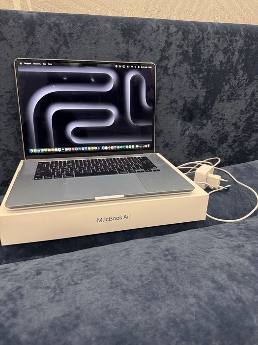 Продам MacBook Air 15”M4 16/512 GB Sky Blue
