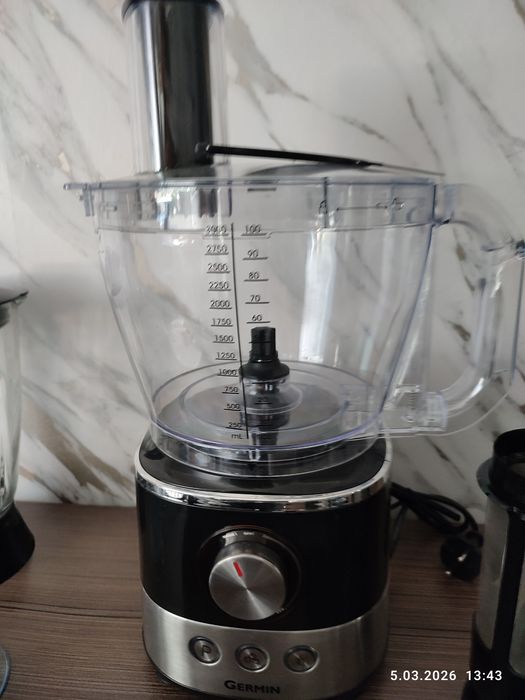 Robot kuchenny wielofunkcyjny