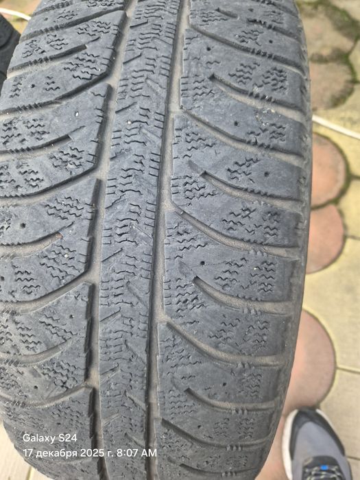 Продам два колеса зимних под шипы.