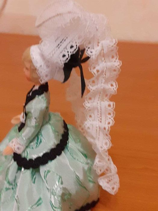 Винтажные сувенирные куклы в национальных костюмах Франции