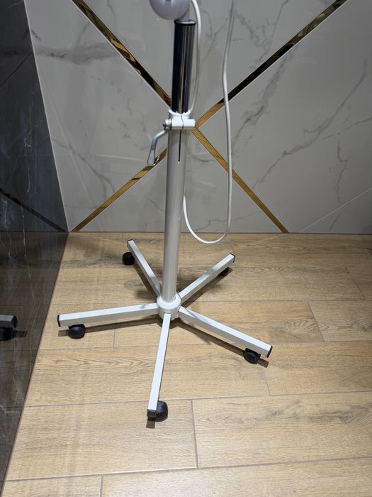 Lampa kosmetyczna. Lupa podświetlana.
