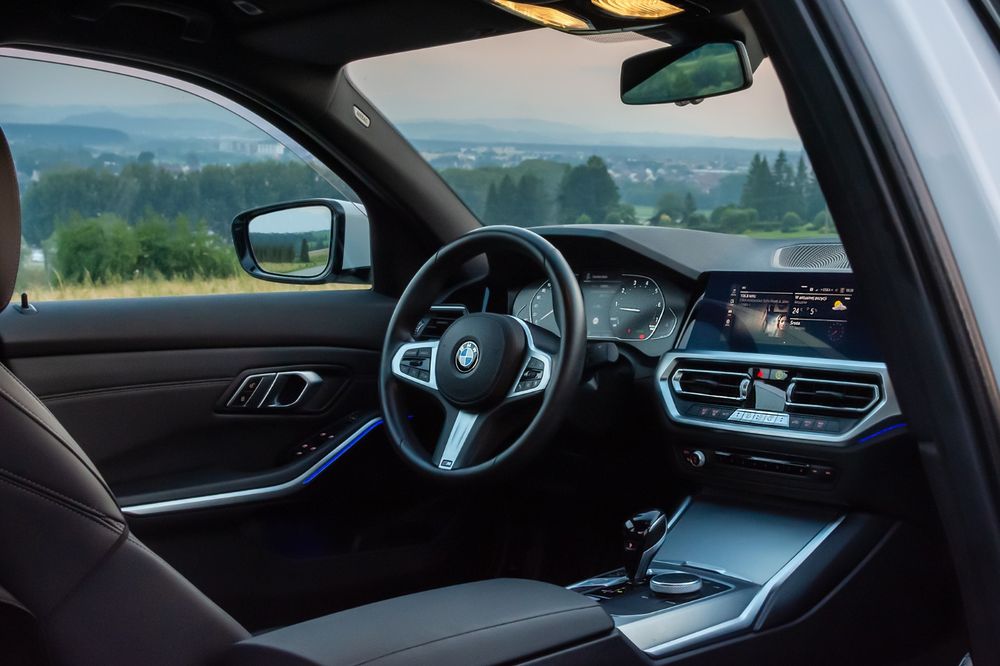 Samochód do ślubu /Auto do ślubu. Białe BMW Limuzyna M pakiet