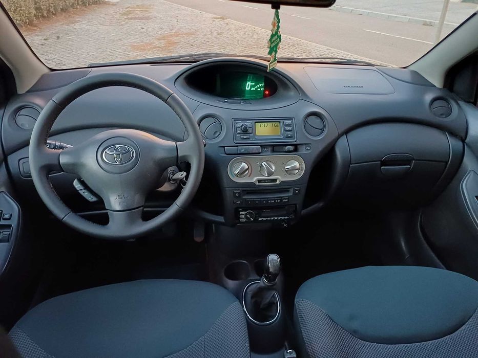 Toyota Yaris 1.0 vvti sol impecável