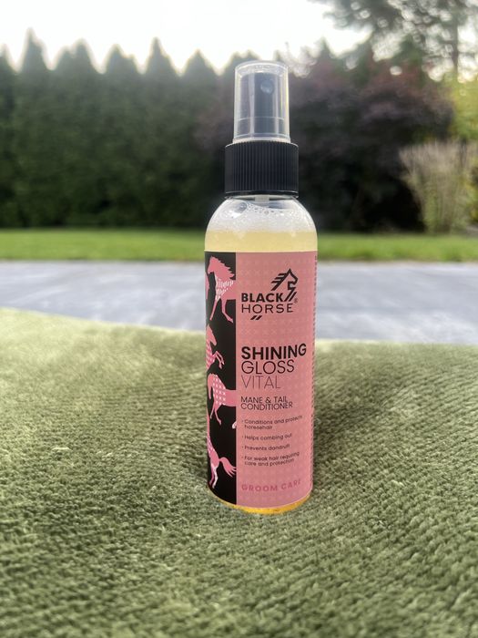 Odżywka dla konia z Black Horse Shining Gloss Vital