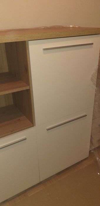 komoda biała z 8 półkami