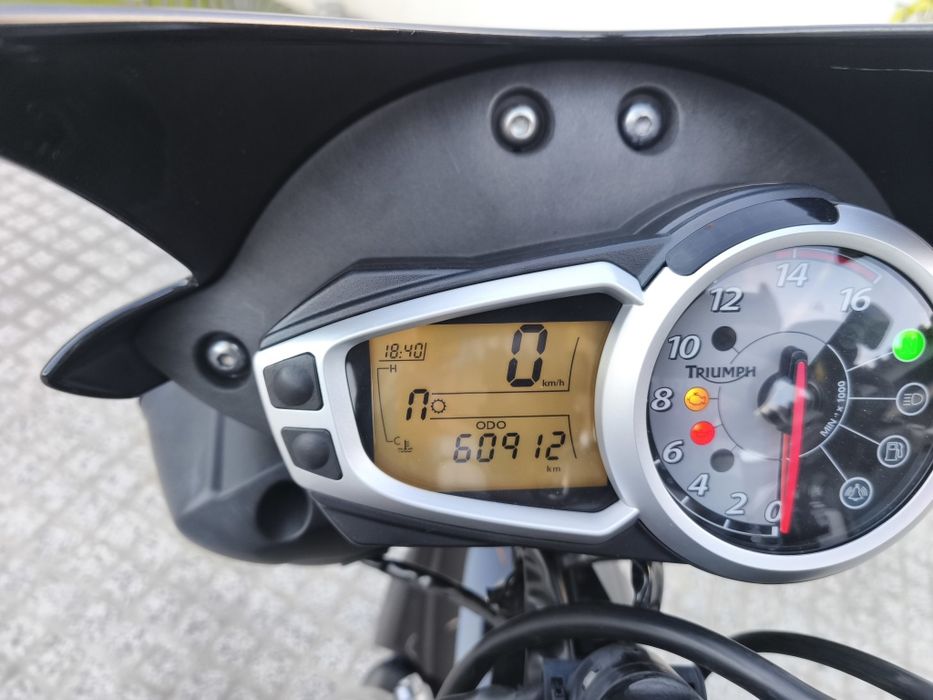 Triumph Street Triple 675R 2011