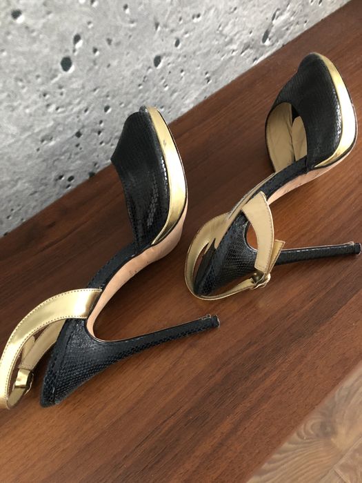 Продам босоножки JIMMY CHOO