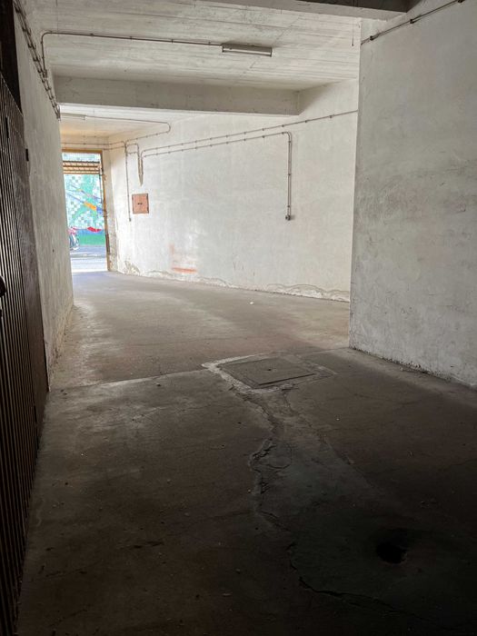 Arrendo garagem de 15m2 com mezzanine