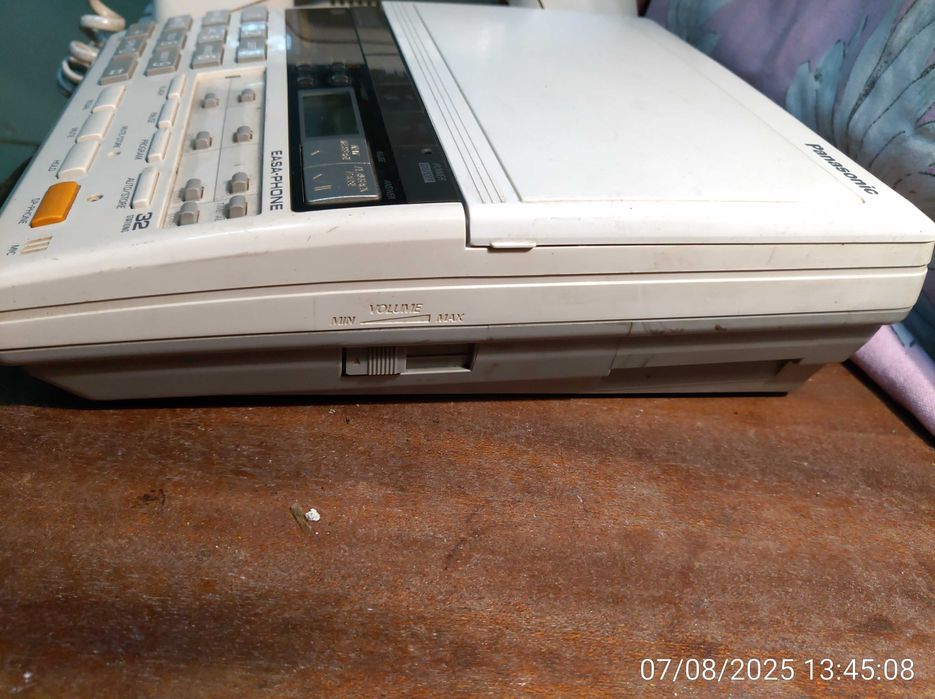 Телефон  Panasonic KX-T2470 Телефон з автовідповідачем Японія.