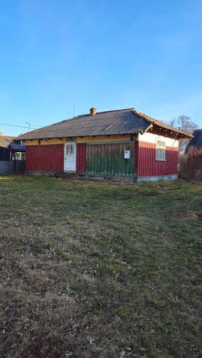 Продається будинок з ділянкою в селі Рожнів.