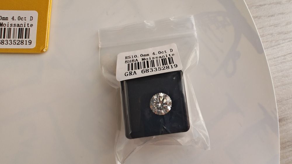 Kamień Moissanit z certyfikatem nowy 10 mm 4 ct D bezbarwny szlif