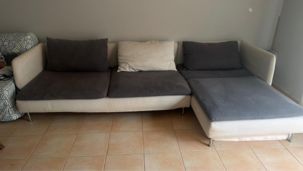 Sofá com chaise longue