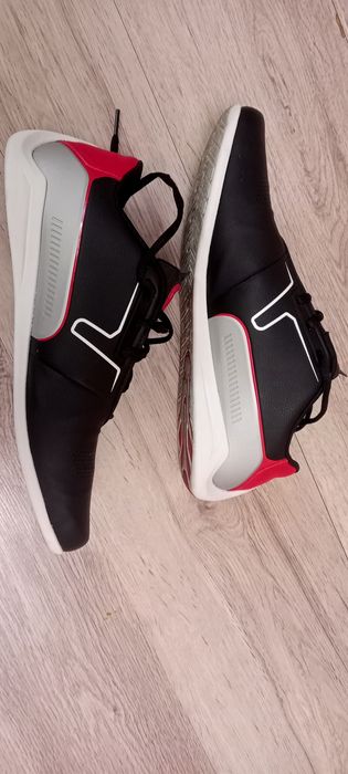 Шкіряні кросівки