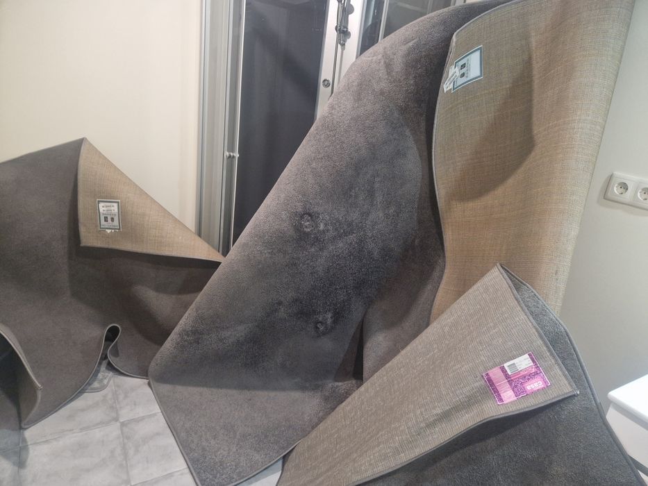 Vendo três carpetes uma deles bastante grande