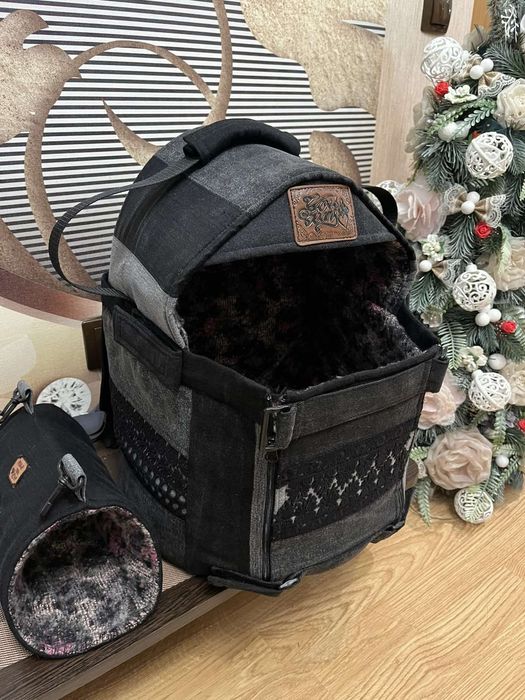 Переноска, рюкзак, лежанка.