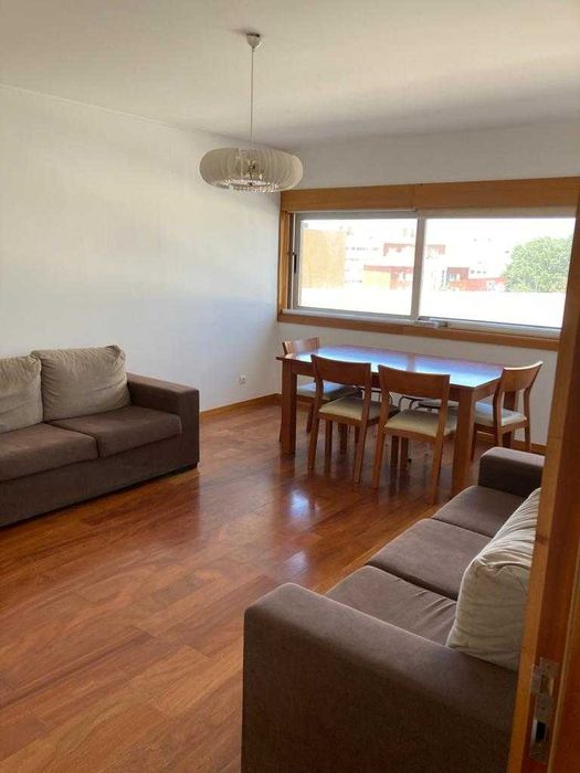 Apartamento T3 usado com garagem, Glicínias, Aveiro