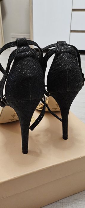 Eleganckie sandały- szpilki Menbur r 38