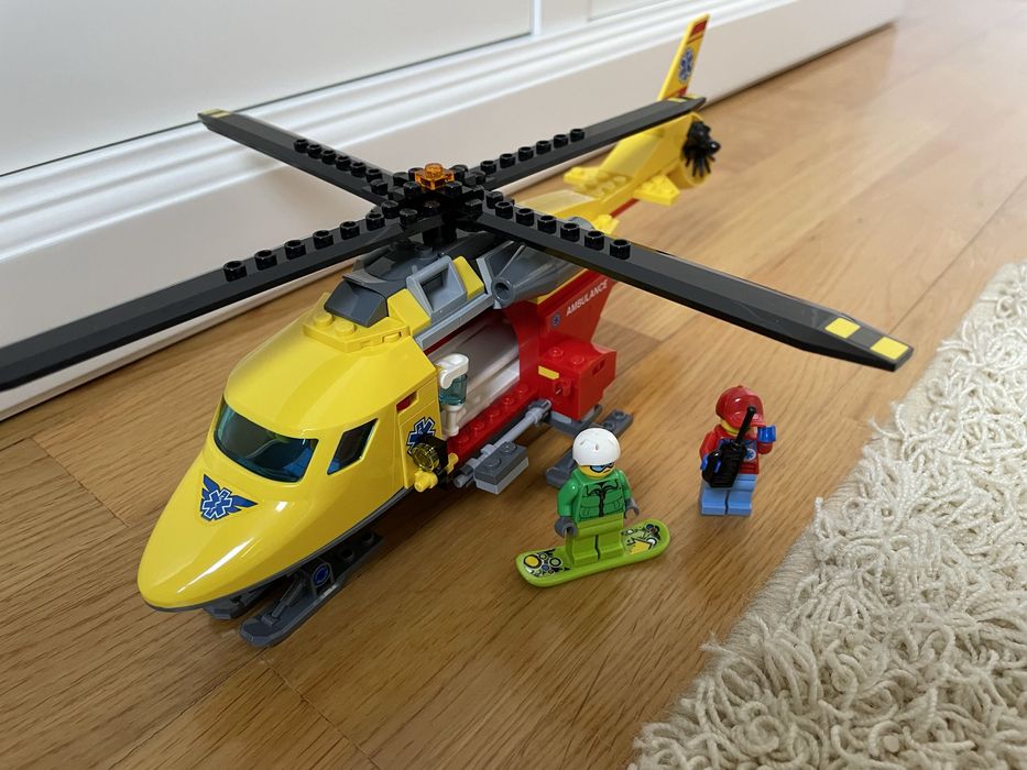 LEGO City 60179 - Ambulance Helicopter - 60179 (Idade mínima: 5)