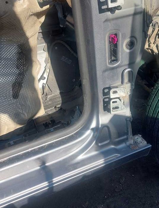 Próg słupek prawy VW Golf VI HB LA7T 09-13r