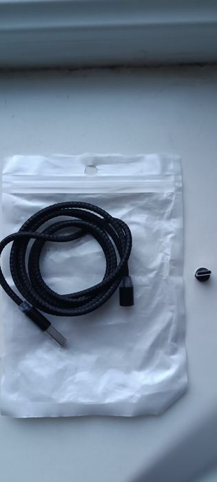 Шнуры для зарядки телефона на магнитах.