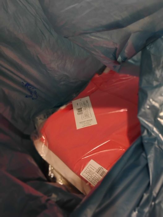 Ubrania markowe ciążowe damske, nowe, w opakowaniach po 14 sztuk.