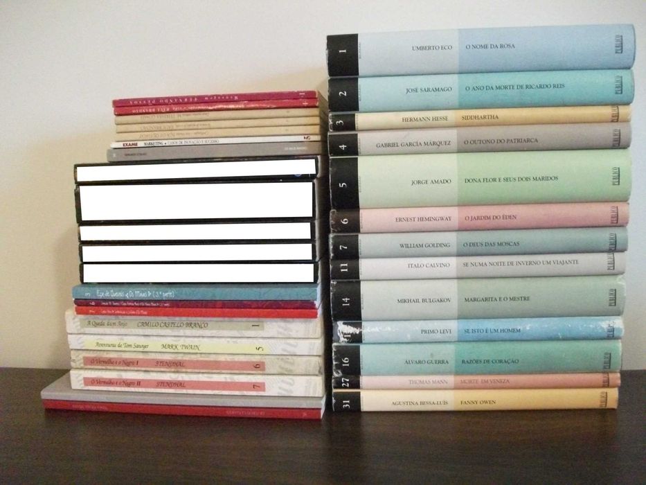 Remnants of book collections (Público, Continente, etc.) since64553245000835121